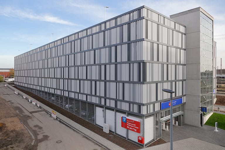 Außenaufnahme des Parkhauses im Quartier 1 in Duisburg