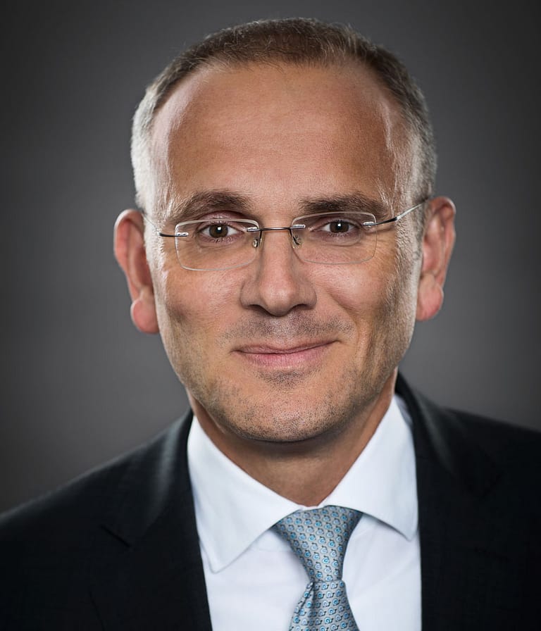 Portraitbild von Dr. Christian Schütz, CFO